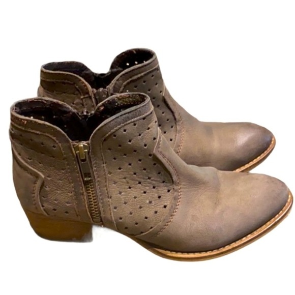 Diba True Show Tunes Western Tan Bootie 6.5 - Picture 3 of 11